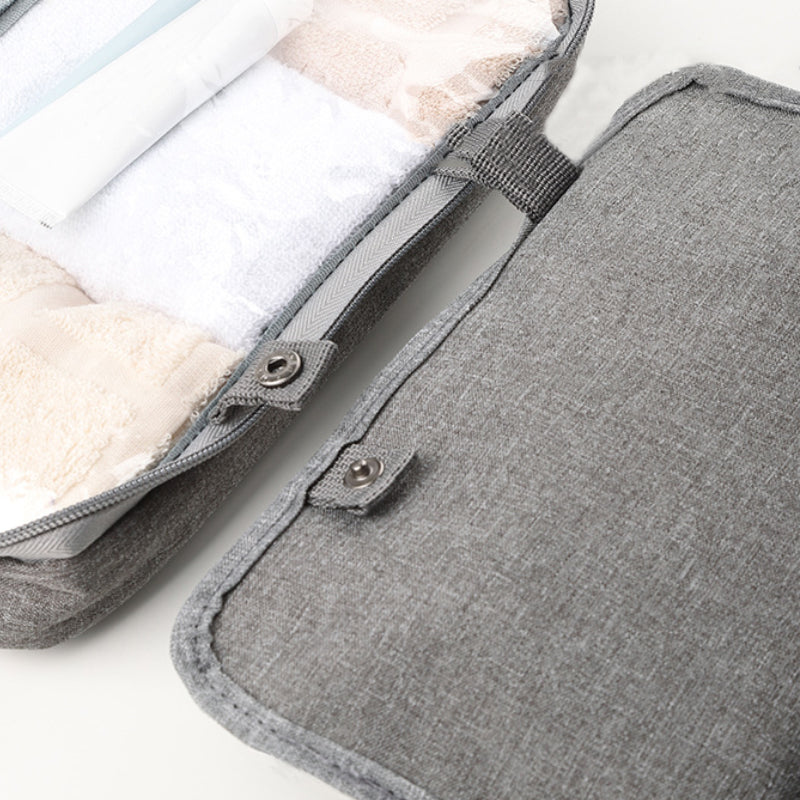 Travelique Organizer da Viaggio per Cosmetici | Compatto e Resistente all'Acqua | Con 4 Scomparti e Gancio a 360° | Per Donne e Uomini