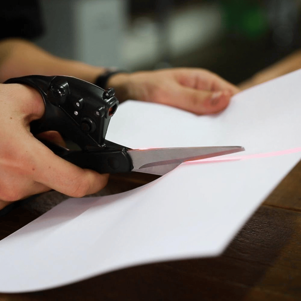 Forbici professionali guidate da laser
