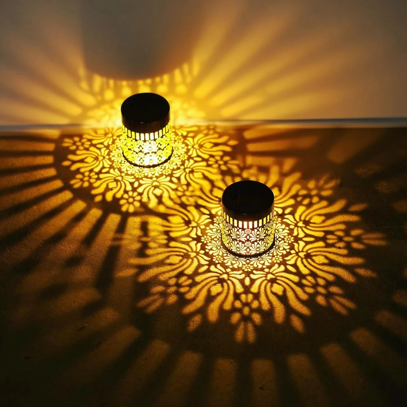 Set di lampade da parete Solviora a energia solare con 2 pezzi | Design in ferro a peonia | 28 cm di altezza