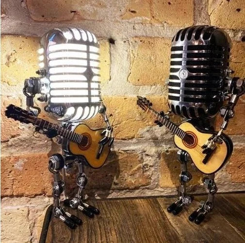 Robot Microfono Vintage in Metallo con Lampada a Chitarra