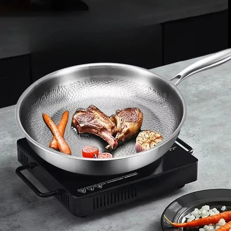 HAMMERPAN - Padella antiaderente in titanio battuto progettata per una cottura durevole, priva di sostanze chimiche e con prestazioni termiche superiori