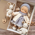 WALDOLLY - Bambola di cotone Waldorf fatta a mano, progettata per un gioco morbido, naturale e immaginativo con un fascino minimalista senza tempo