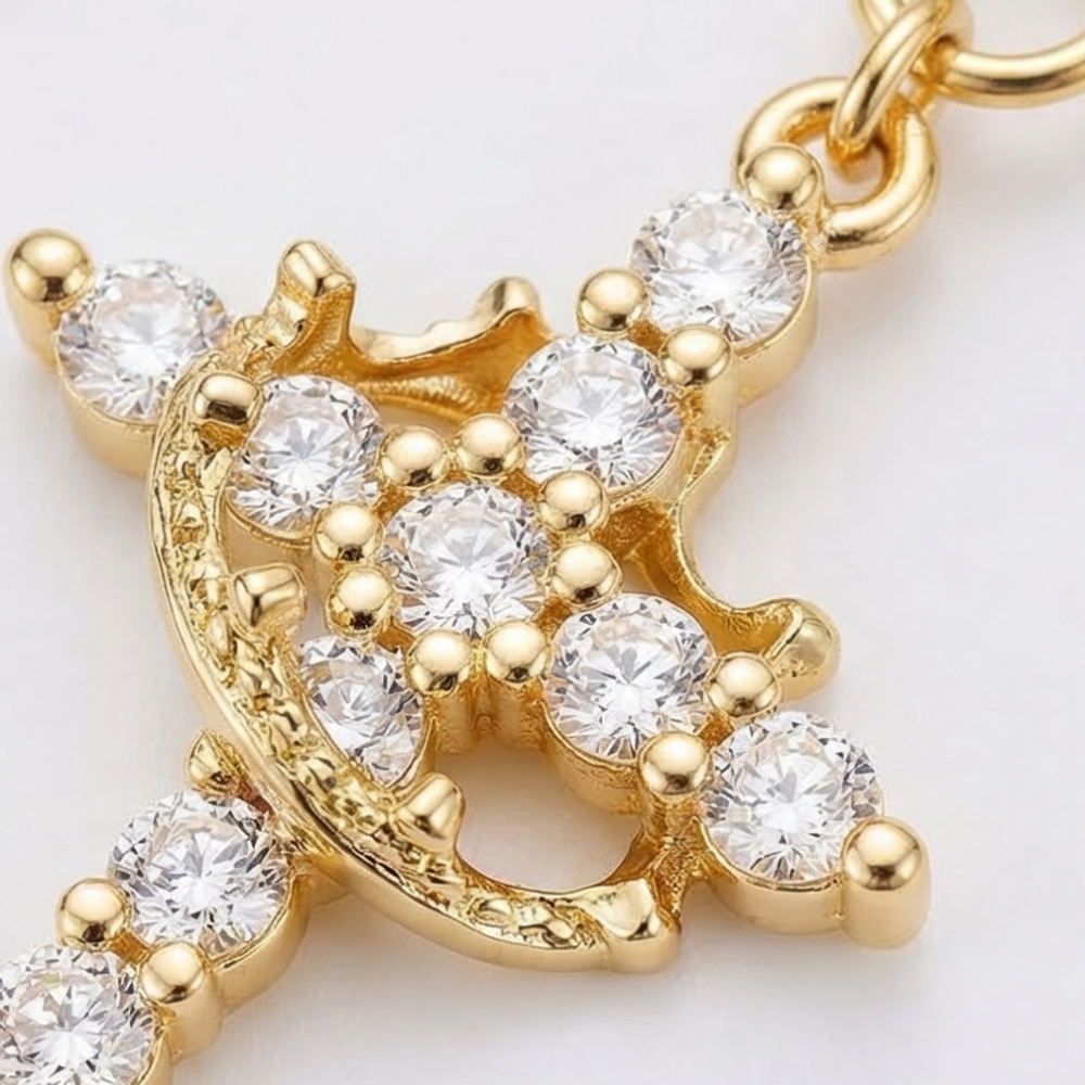 Crownara – Collana con perle e croce coronata