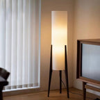 LIGNELIGHT – Lampada da Terra in Noce Scandinavo con LED Dimmerabile