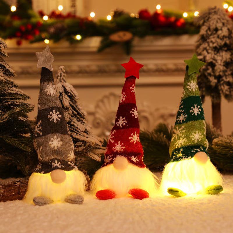 Stitchmas – Gnomi di Natale Illuminati e Accoglienti
