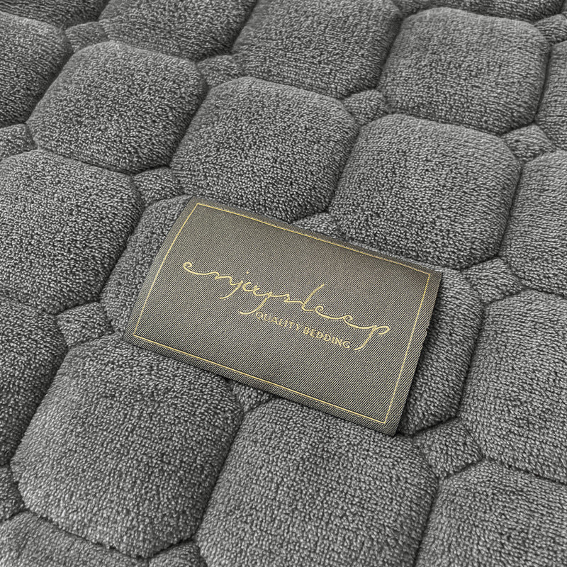 ComfiSquare - Morbido Copriletto in Stile Moderno con Texture Quadrata