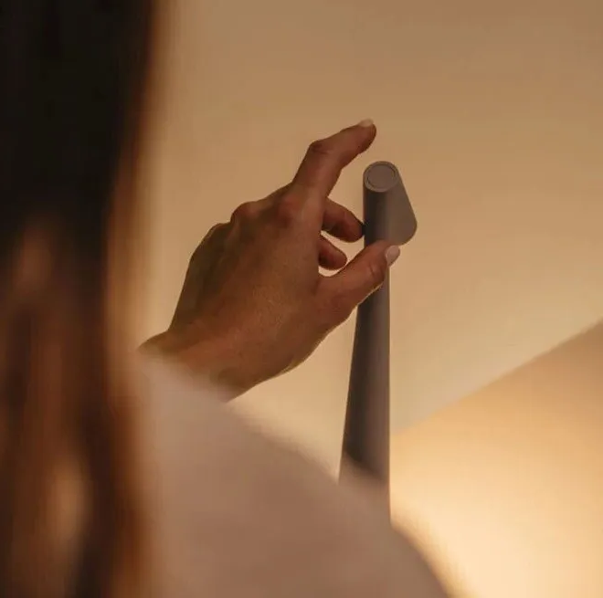 Lampada da tavolo a LED con design minimalista nordico | Senza fili | Lampada da lettura | Lampada da cena