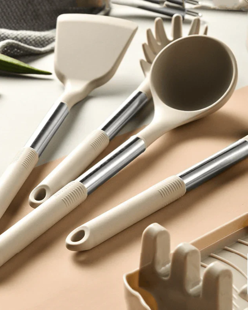 Set di Utensili in Silicone Nordic da 13 Pezzi